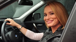 Se zice că are cel mai mare salariu de la Pro TV, dar să vezi ce mașină are Andreea Esca și câți bani a costat