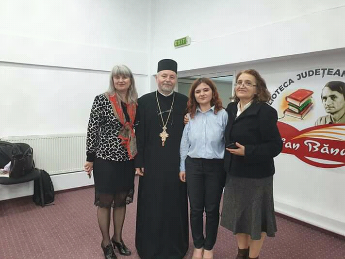 Luminița, înconjurată de apropiați, la lansare