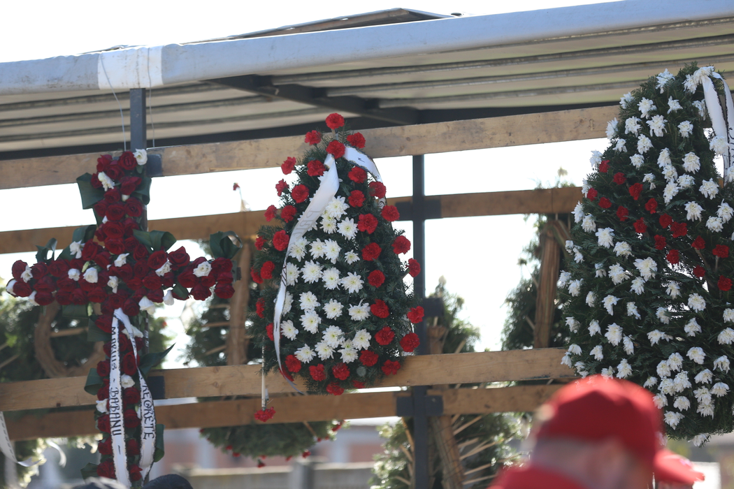 Interlopii au trimis zeci de coroane funerare la înmormântarea lui Ion Duduianu