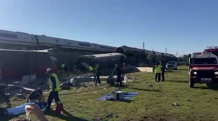 Tragedie de proporții în Spania! Cel puțin 46 de morți în urma ciocnirii a două trenuri de mare viteză