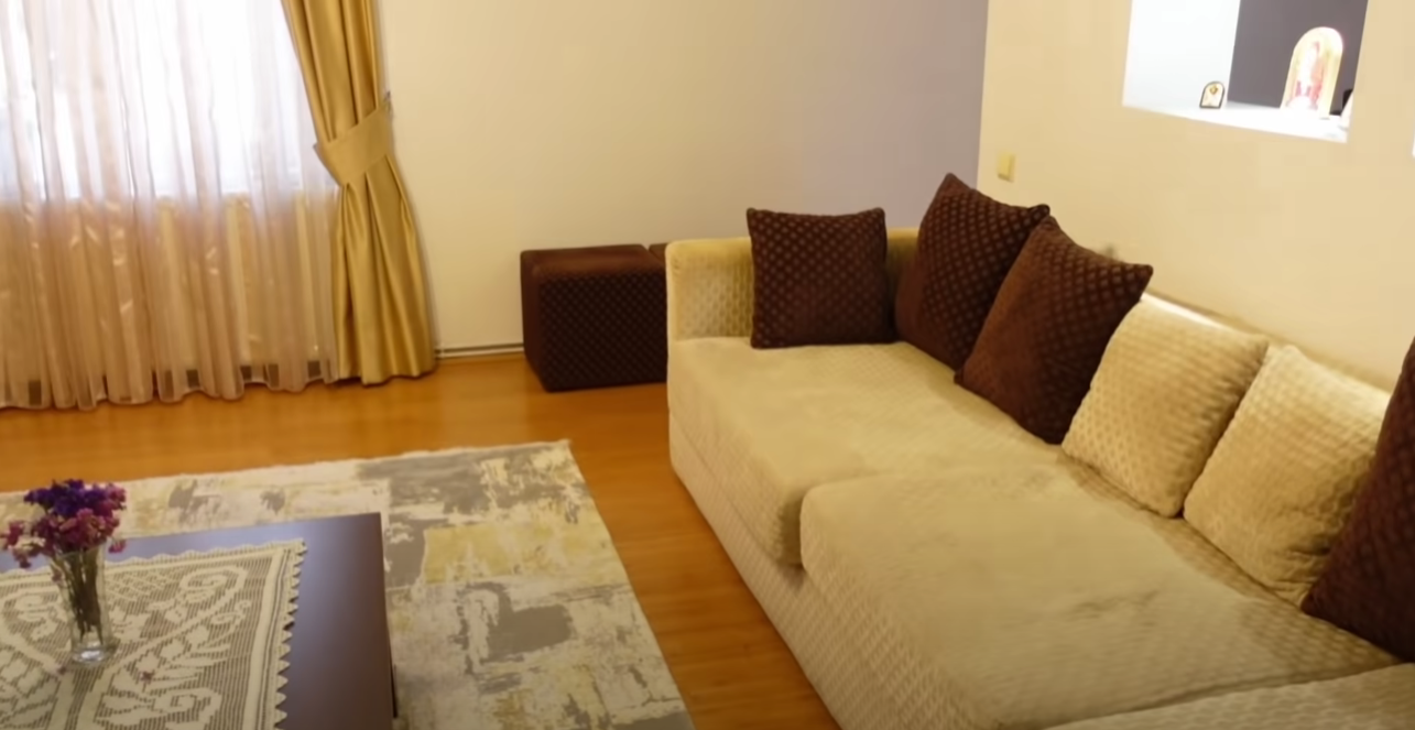 Nea Mărin locuiește într-o vilă de 200.000 de euro/ Sursa foto: Captură video