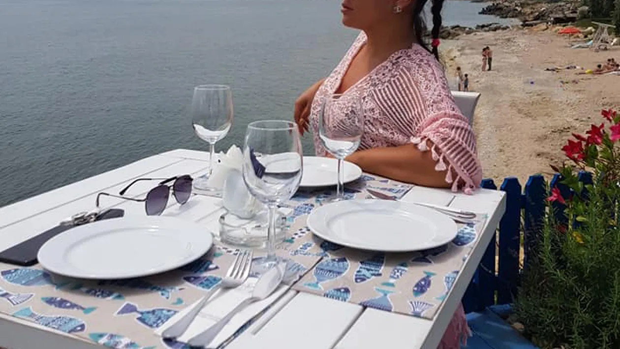 Bianca Rus, în costum de baie pe plajă!