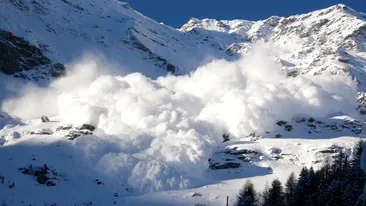 Alertă în zona montană din Dâmbovița! O avalanșă a blocat căile de acces spre Platoul Bucegilor