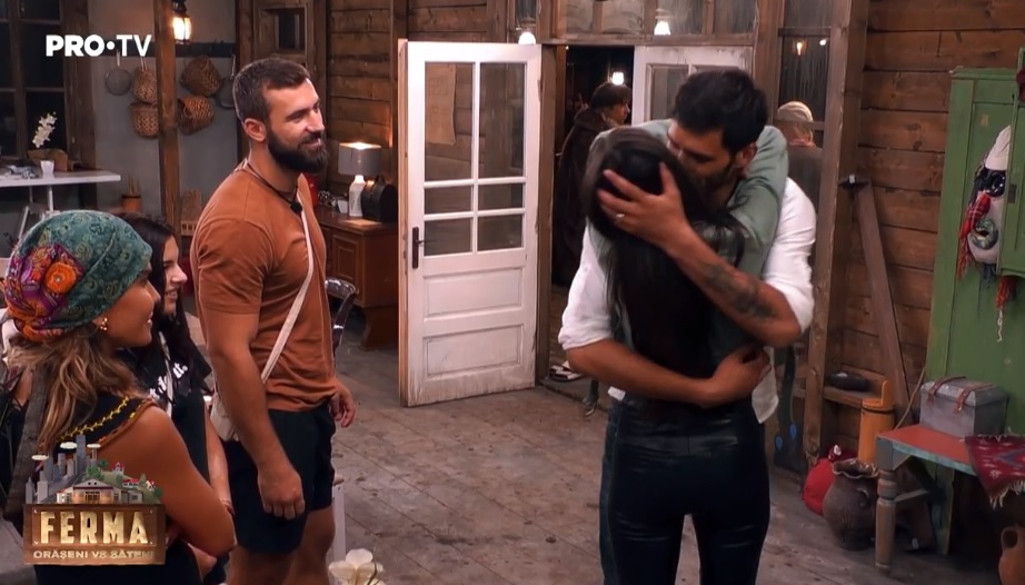 George Burcea și Viviana Sposub, sărut pasional la Ferma de la Pro TV. Cei doi nu-și mai ascund sentimentele. FOTO