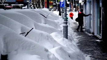 Ce riscă românii care nu curăță de zăpadă trotuarele din fața caselor. Ce amendă pot să primească