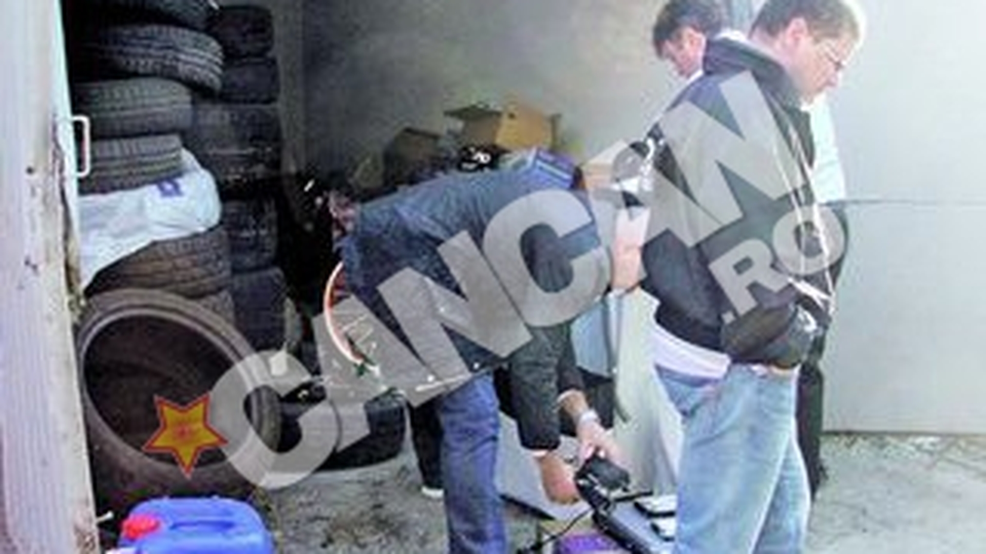 Procurorii au gasit intr-un garaj ponosit ceasuri si butoni de aur. Boldea si-a pitit averea printre cauciucuri