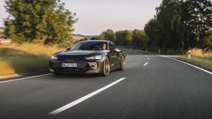 Lista obiectelor obligatorii în mașină în 2026. Șoferii riscă amenzi dacă nu le au