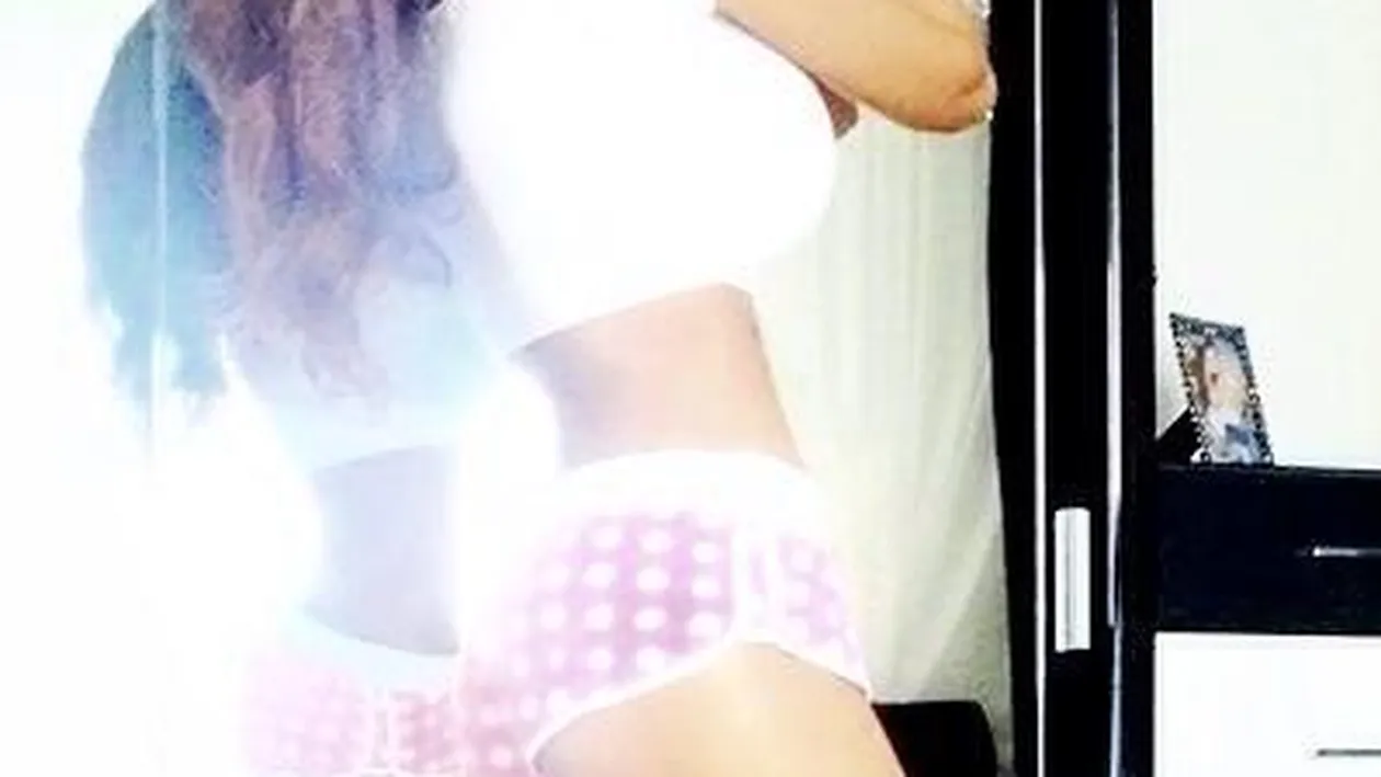 Bianca e pregatita sa devina mama! Uite cum ii sta cum un bebelus in brate: O vreau nasa pe Nicoleta