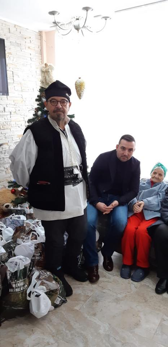 Fostul primar Cristian Popescu Piedone a colindat la un cămin de bătrâni: ”Am simțit nevoia să mă încarc sufletește!” | VIDEO