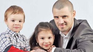 Fiul lui Pavel Stratan, un adevarat actor in devenire! Specialitatea lui: pamfletul. Uite cum rade de Oana Lis