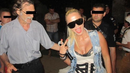 Anda Adam are lipici si la barbati in toata firea! Le doreste multa "pace"