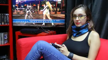 E tanara, sexy si reprezinta Romania la un Campionat Mondial unde te-ai astepta sa gasesti numai barbati!