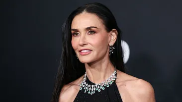 Demi Moore, o adevărată apariție la Milano! Tunsoare bob și o ținută integral din piele la show-ul Gucci