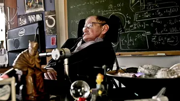 Celebrul fizician Stephen Hawking poate fi şi amuzant! El a apărut într-o reclamă ce-ţi va aduce zâmbetul pe buze! Îţi place?