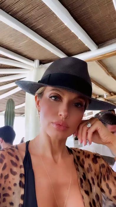 Alin Cocoș și Monica Orlanda au plecat într-o vacanță de vis, în Grecia, alături de prieteni (sursa foto Instagram)