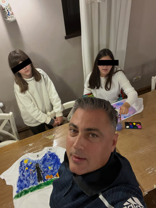 Motivul pentru care fetițele lui Alexandru Ciucu apar mereu serioase în pozele cu el. Ce a dezvăluit designerul