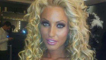 Iata cum arata noile silicoane ale Loredanei Chivu! Asistenta tv si-a expus nurii pe internet!