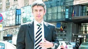 A caftit-o iubitul intr-un club