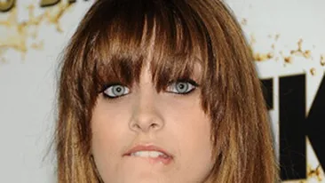 Fiica lui Michael Jackon a ajuns de nerecunoscut! Uite cum arată adolescenta după ce şi-a schimbat look-ul! Crezi că îi stă bine?