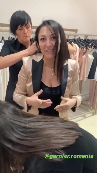 Andra, filmată nemachiată în Praga. Unii dintre oameni au fost uimiți de felul în care arată artista naturală, iar alții au criticat-o
