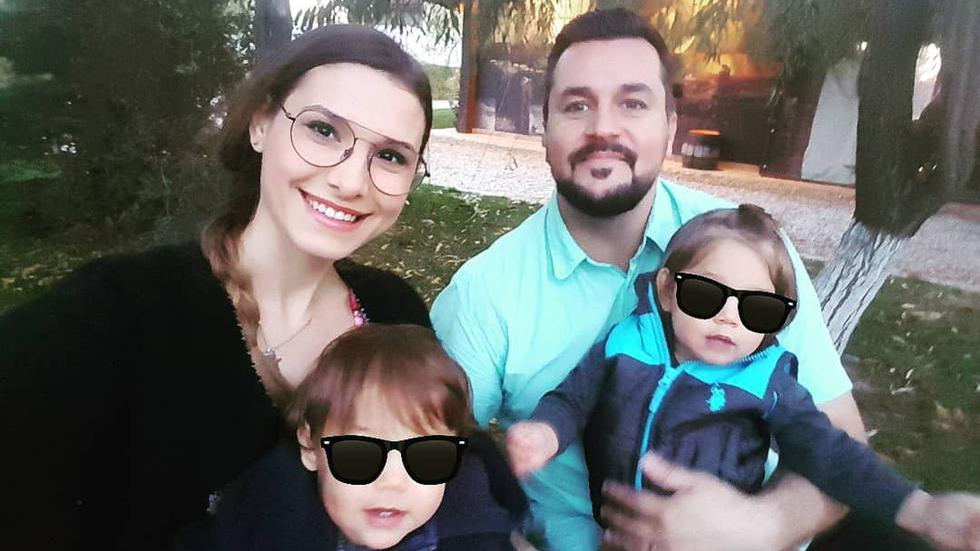 Ioana Picoș și Mihai Făgădaru, alături de gemenii lor