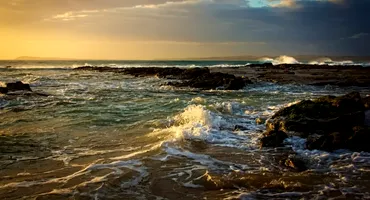 Fenomenul spectaculos care a apărut pe țărmul Mării Negre. Turiștii au surprins imagini inedite