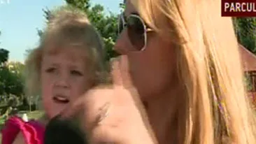 Uite ce dulceata de fata are Catrinel Sandu! Sara e fetita lui tati! Gabriel ii face mereu toate poftele!