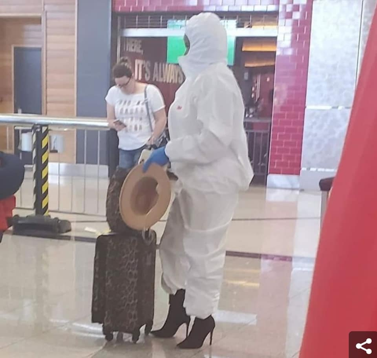 TOP 25 – Cele mai amuzante idei. Cu ce au înlocuit oamenii din imagini masca de protecție