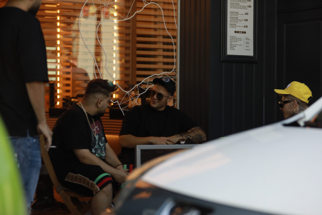 Mario Fresh, Adam și Lino Golden, la frizerie