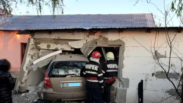 Grav accident în Prahova, după ciocnirea a două autoturisme, o persoană încarcerată