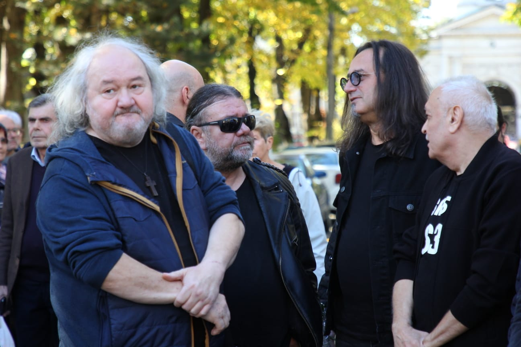 Leo Iorga, condus pe ultimul drum! Imagini exclusive de la înmormântarea îndrăgitului cântăreț