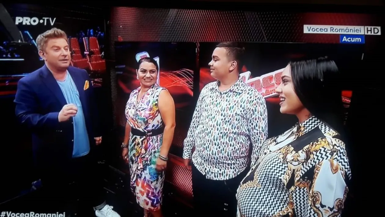 Imagini care îți topesc inima! Ce a făcut Karmen în culisele de la Vocea României în timp ce sora ei, Adriana Simionescu, era pe scenă și cânta