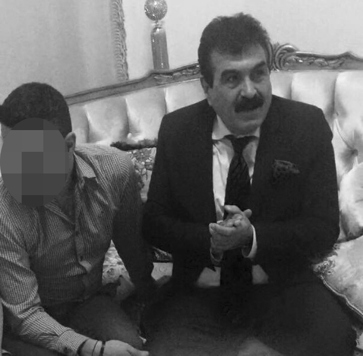 Ahmed, alături de tatăl său, boss-ul SIR