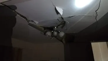 Explozie într-un bloc din Galați. O persoană a ajuns la spital și cinci apartamente au fost avariate