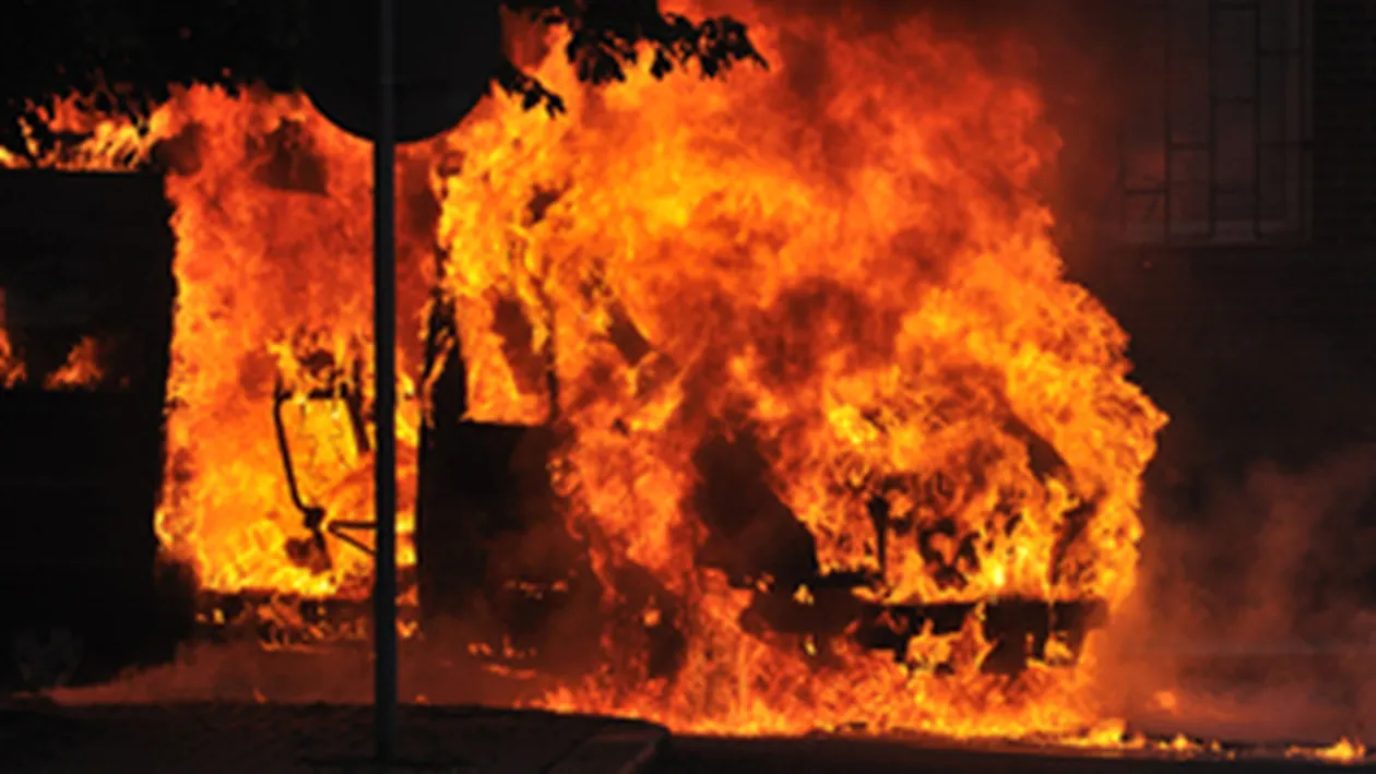 Cel putin 15 morti in incendiul unui camion cisterna al NATO in Pakistan