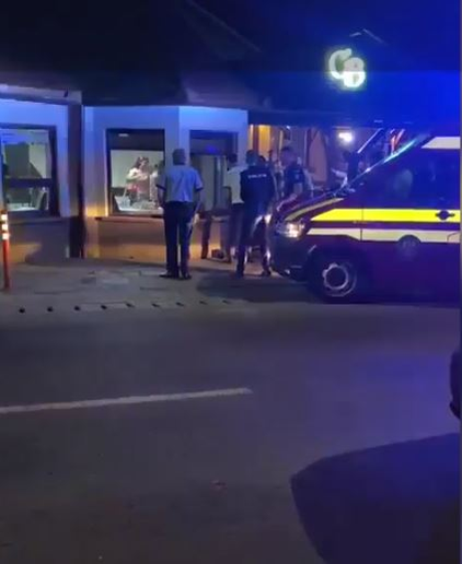 Scandal cu săbii între două clanuri interlope din Reghin! O persoană a fost rănită