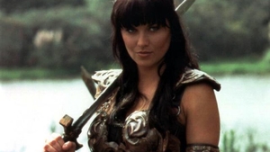 Odată era una dintre cele mai râvnite femei, dar nu ţi-ai fi imaginat să ajungă aşa! Vezi cum poate să arate Xena, la 45 de ani!