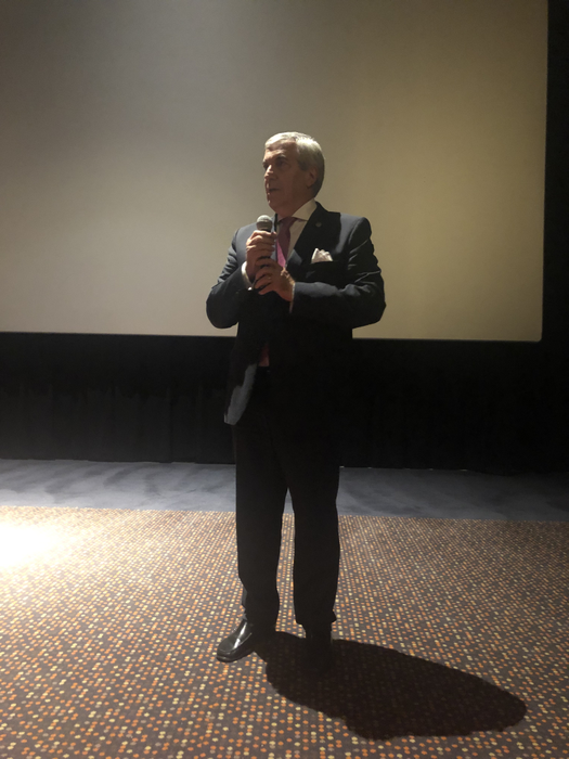 Călin Popescu Tăriceanu, la premiera fabulosului film ”ExCES de Eleganță”. Pelicula ecranizează ediția din 2018 a Concursului de Eleganță Sinaia