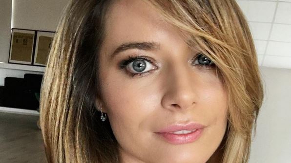 LAURA COSOI a emoţionat pe toată lumea! Actriţa a făcut publică prima imagine cu bebeluşul