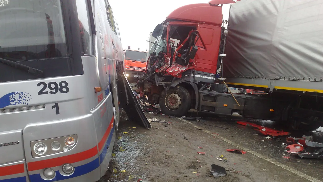 Un mort şi trei răniti în urma unui accident grav pe autostrada A2!