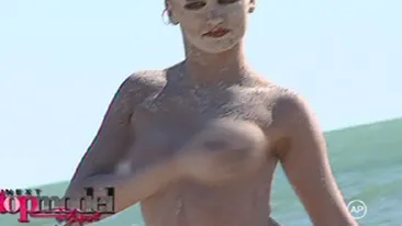 Fetele lui Bote si-au aratat partile intime la plaja! Bote a fost extrem de nemultumit de Sandra: Suge, suge burta!