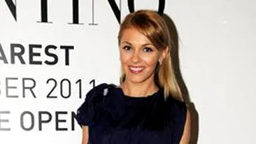 Andreea Ibacka este convinsa ca a venit primavara! Afla cu ce accesorii si-a completat tinuta!