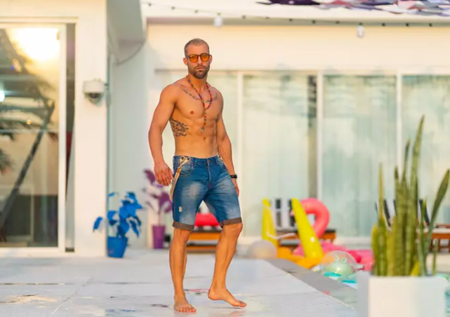 Cum arăta ispita Mattia de la Insula Iubirii înainte să ajungă celebru. Schimbare radicală de look!