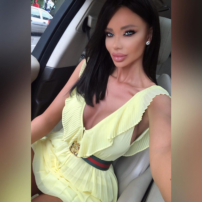 Bianca Drăgușanu, poză HOT în celebra piscină din Singapore. În ce poziție au fost surprinși blonda și iubitul ei