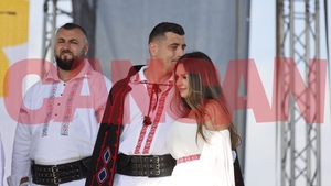 Una dintre nașele mirilor George Simion și Ilinca Munteanu a leșinat la nuntă: ”E normal să se întâmple”