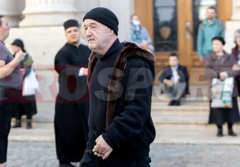 Imagini fabuloase! Cum a venit îmbrăcat Gigi Becali, patronul FCSB-ului, la Patriarhie, la moaștele Sfântului Dimitrie cel Nou | GALERIE FOTO