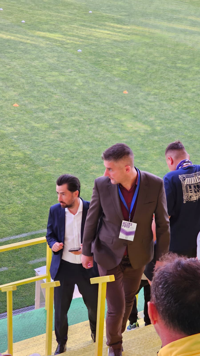 Spectacol la meciul FC Argeș – Rapid: fanele lui Dobrin au eclipsat fazele de joc cu ținutele lor provocatoare!