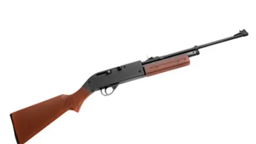 Un baietel de doi ani risca sa ramana orb din cauza pustii bunicului, care s-a descarcat accidental