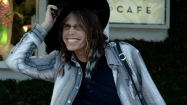 Steven Tyler (Aerosmith) vrea in culise iaurt cu vanilie, mere Pink Lady, pudra proteica si varza!