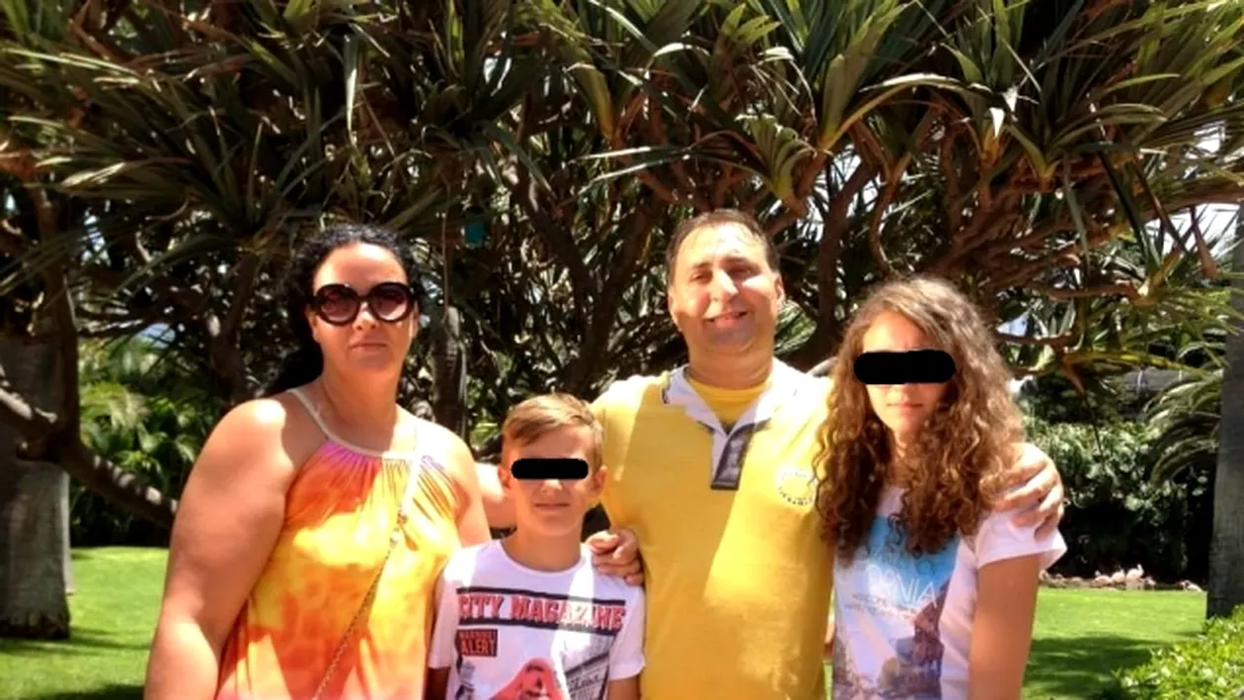 Vali Vijelie și-a dus ”mama la copii” în vacanță în Bali. Carmen Rusu, în ipostaze inedite